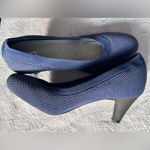 Betabrand Navy Knit Mid-Heel Pumps
